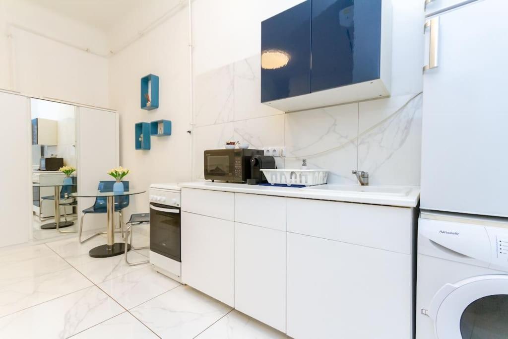 Apartment Dreamscape On Margit Boulevard By Nw