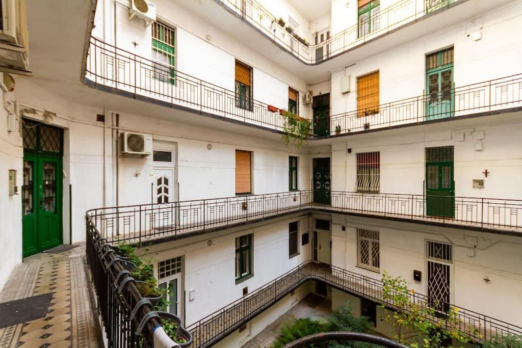 Apartment Dreamscape On Margit Boulevard By Nw
